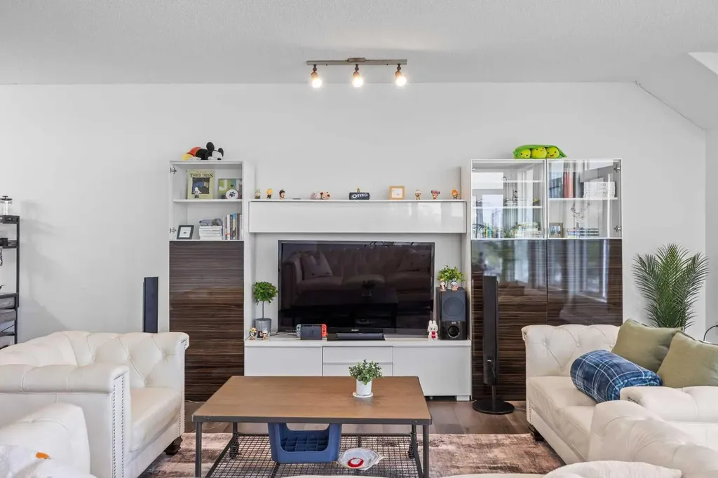 103 10 Avenue NW Calgary AB T2M 0B4