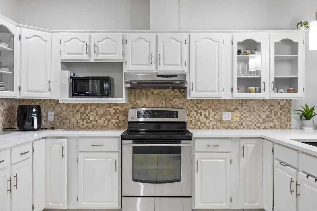 103 10 Avenue NW Calgary AB T2M 0B4