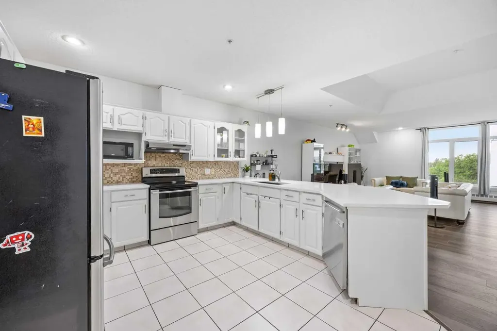 103 10 Avenue NW Calgary AB T2M 0B4