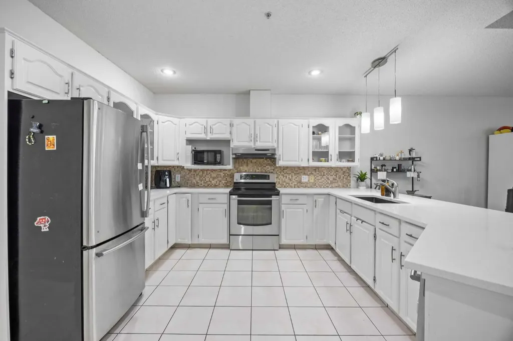 103 10 Avenue NW Calgary AB T2M 0B4