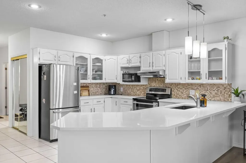 103 10 Avenue NW Calgary AB T2M 0B4