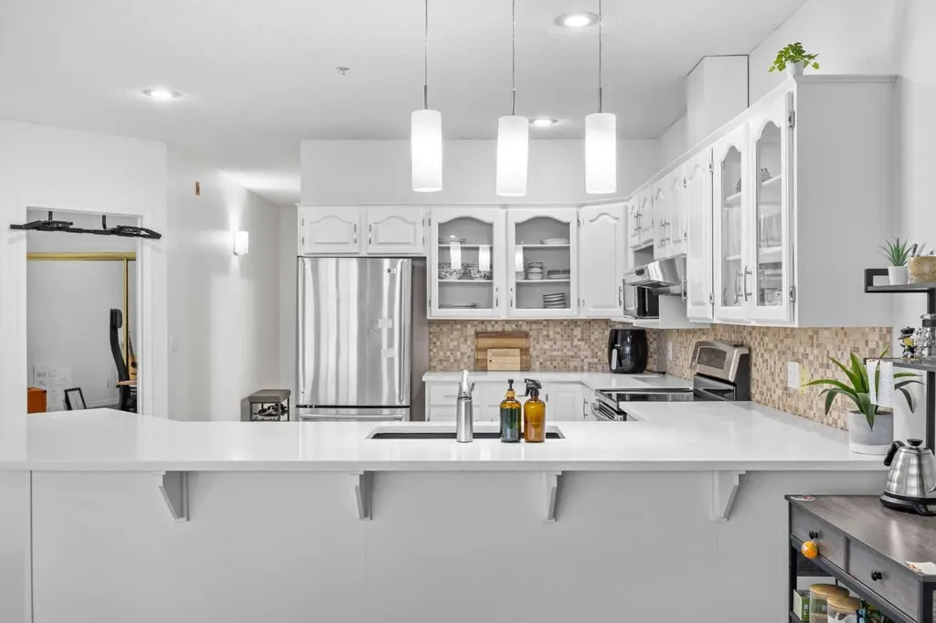 103 10 Avenue NW Calgary AB T2M 0B4