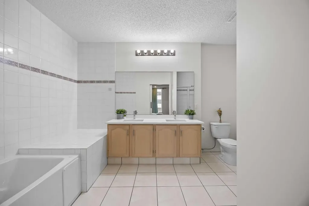 103 10 Avenue NW Calgary AB T2M 0B4