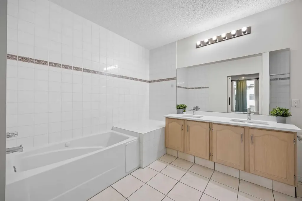 103 10 Avenue NW Calgary AB T2M 0B4