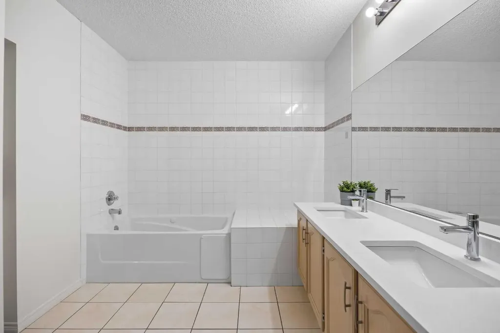 103 10 Avenue NW Calgary AB T2M 0B4