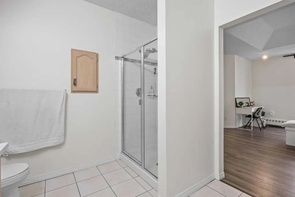 103 10 Avenue NW Calgary AB T2M 0B4