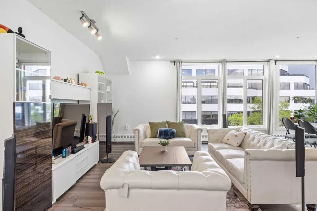 103 10 Avenue NW Calgary AB T2M 0B4
