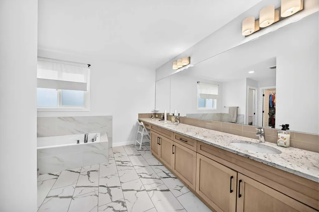 118 Ambleside Heath NW Calgary AB T3P1S4