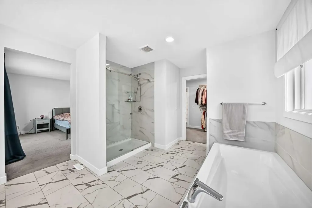 118 Ambleside Heath NW Calgary AB T3P1S4