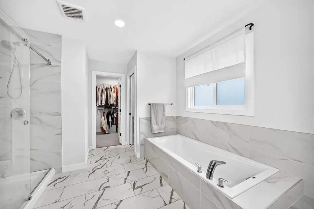 118 Ambleside Heath NW Calgary AB T3P1S4