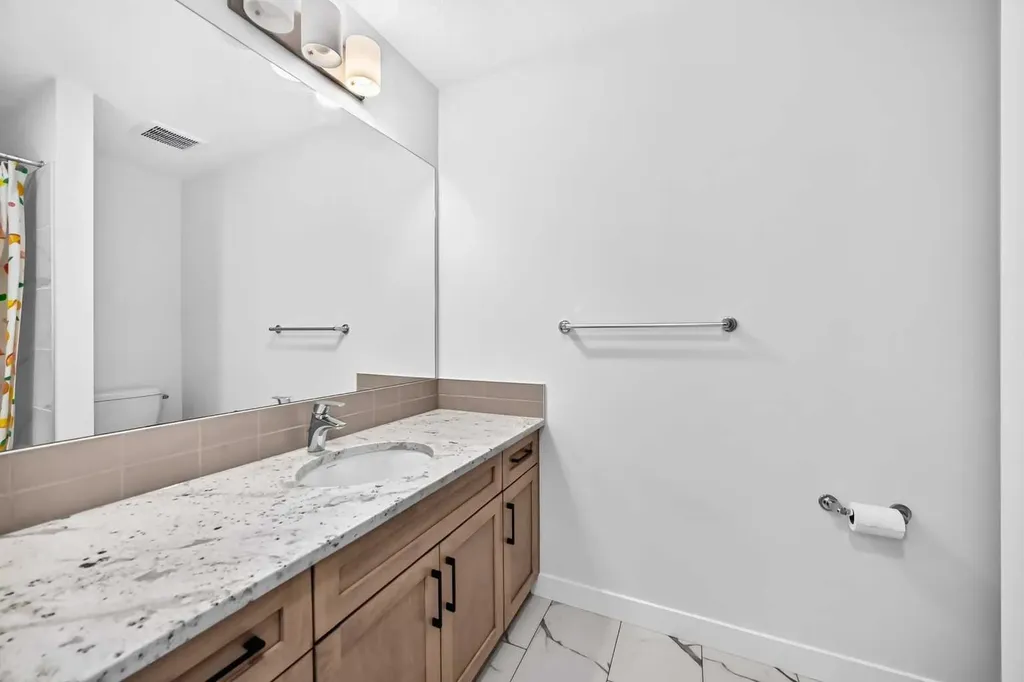 118 Ambleside Heath NW Calgary AB T3P1S4