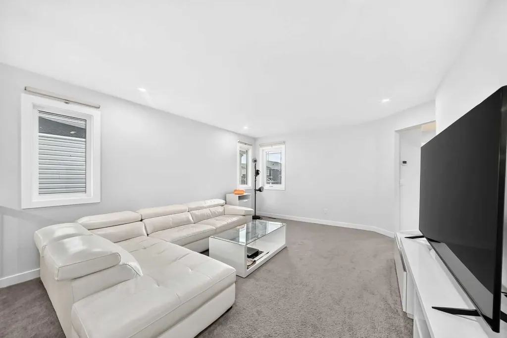 118 Ambleside Heath NW Calgary AB T3P1S4
