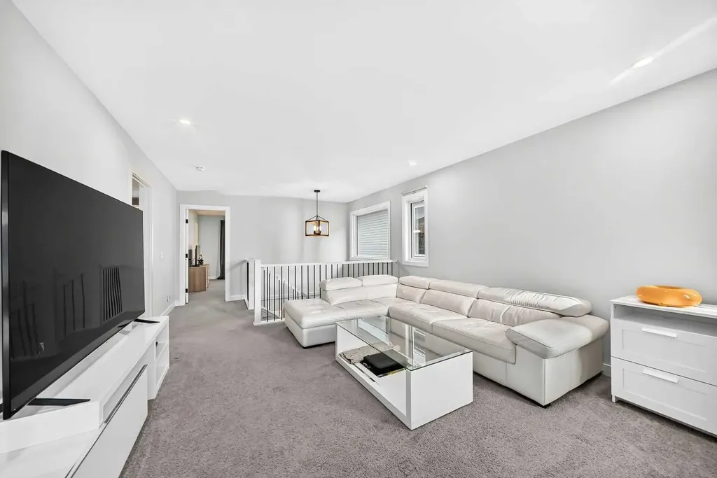 118 Ambleside Heath NW Calgary AB T3P1S4