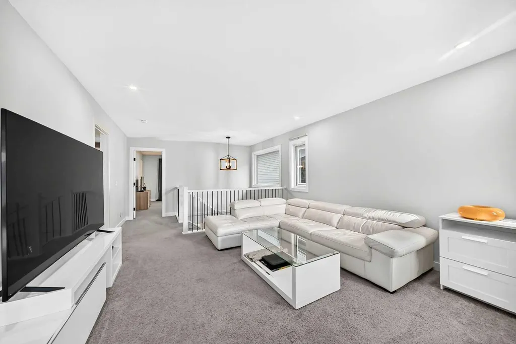 118 Ambleside Heath NW Calgary AB T3P1S4