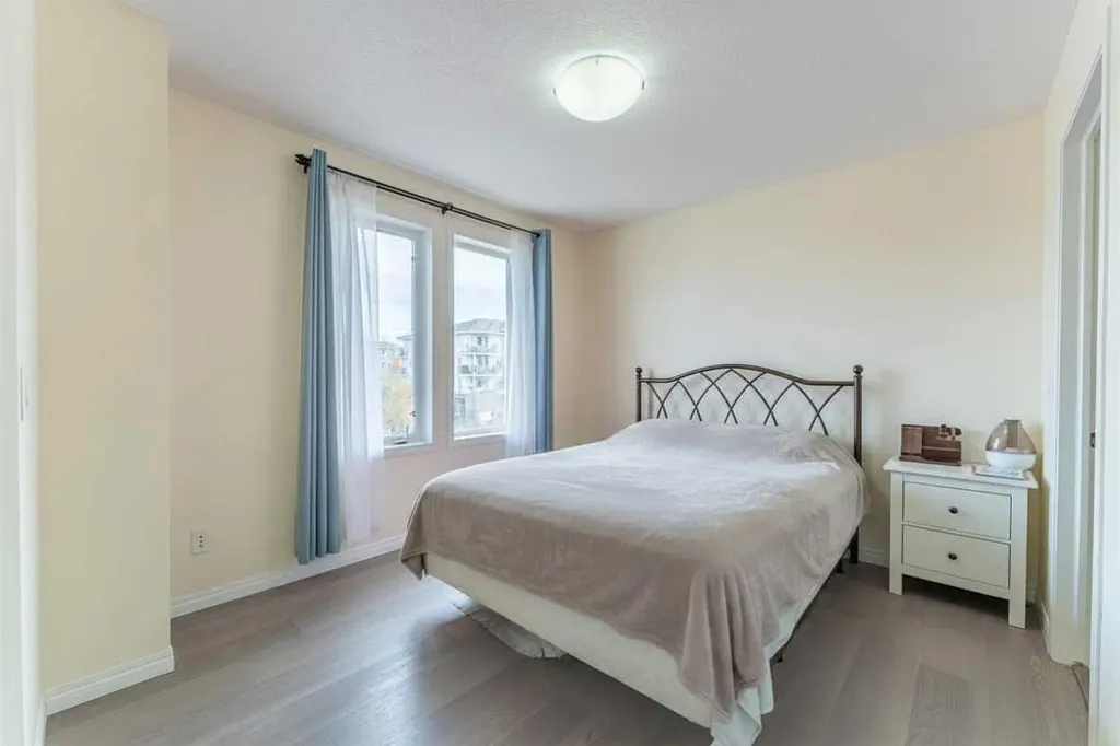 37 Auburn Bay Link SE Calgary AB T3M 0Y5