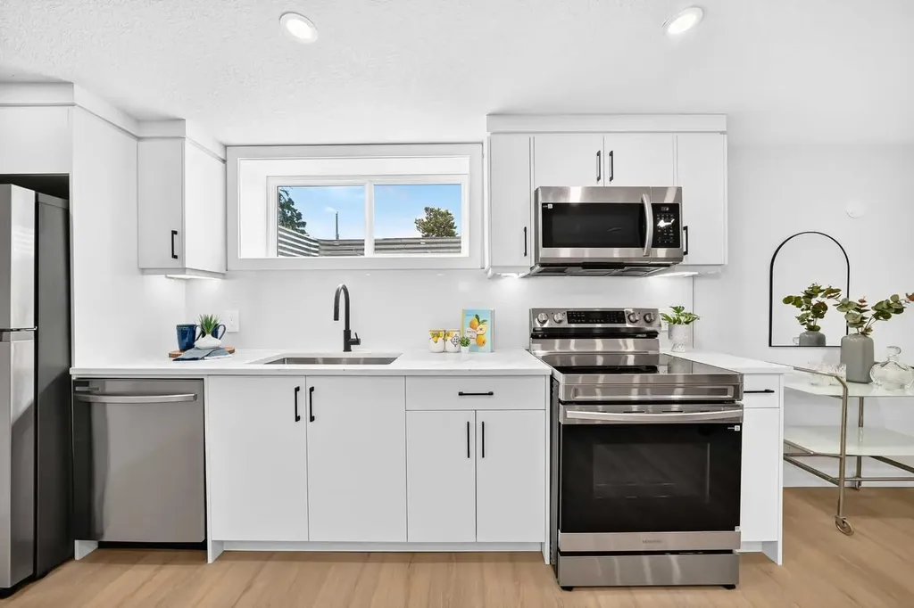 5144 Marian Way NE Calgary AB T2A 2Y4