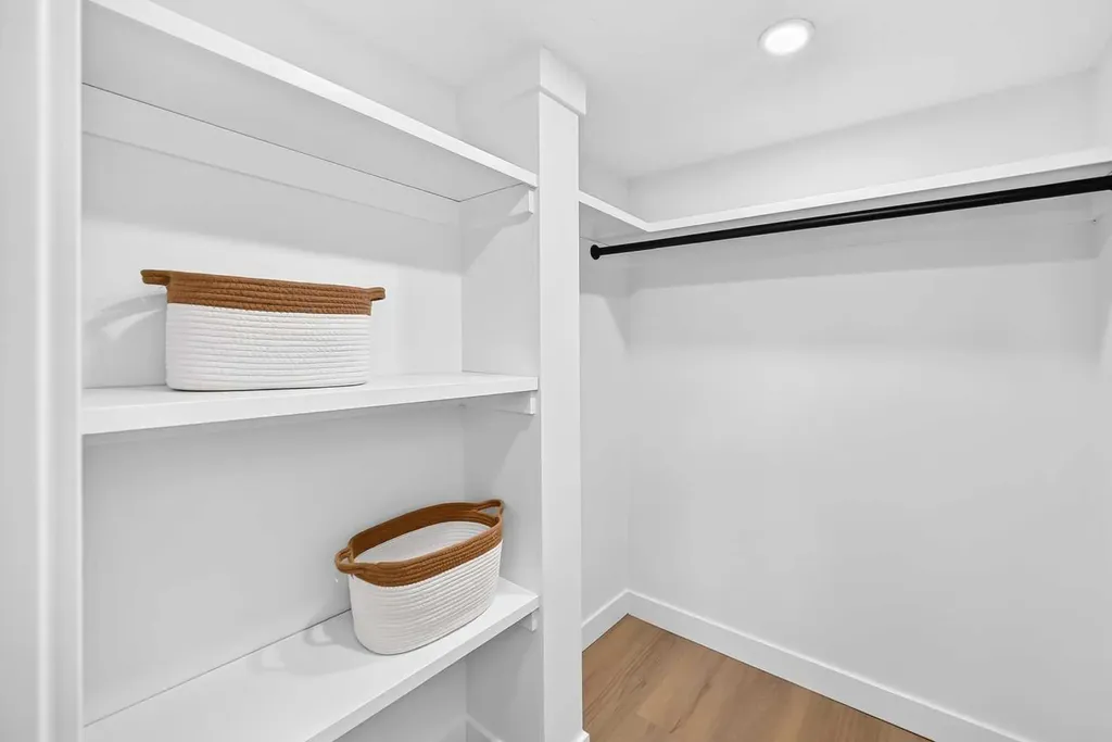 5144 Marian Way NE Calgary AB T2A 2Y4