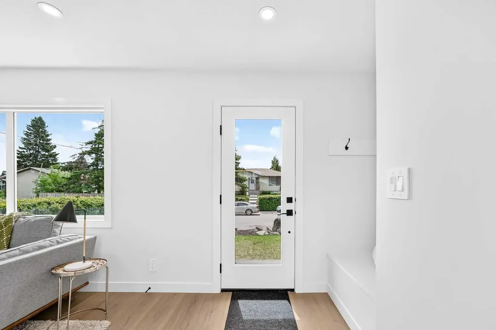 5144 Marian Way NE Calgary AB T2A 2Y4