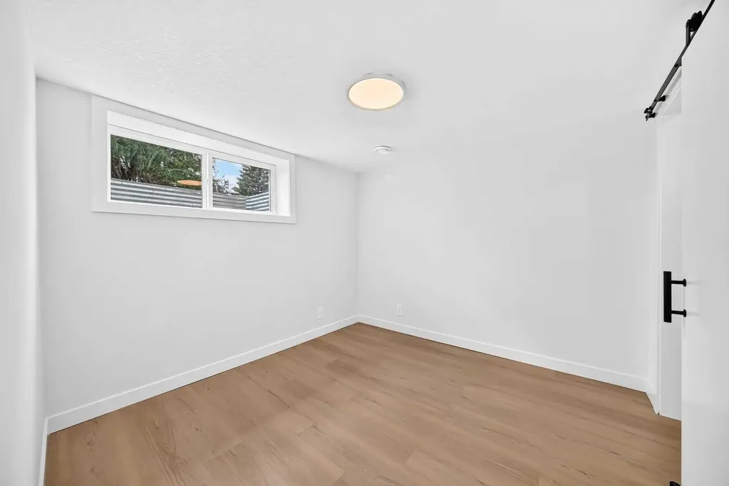5144 Marian Way NE Calgary AB T2A 2Y4