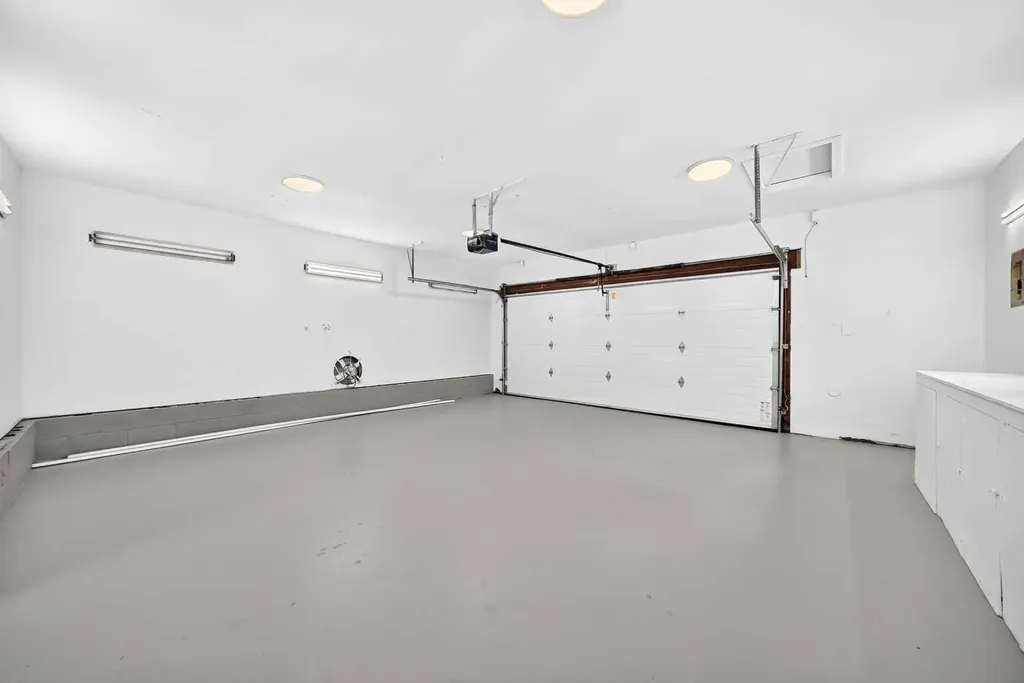 5144 Marian Way NE Calgary AB T2A 2Y4