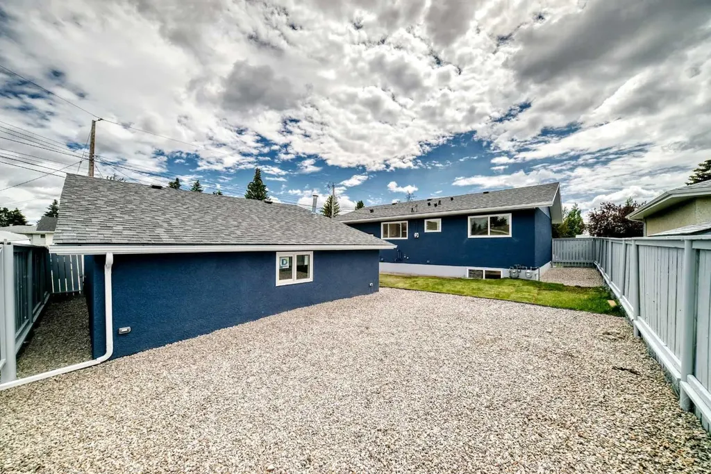 5144 Marian Way NE Calgary AB T2A 2Y4