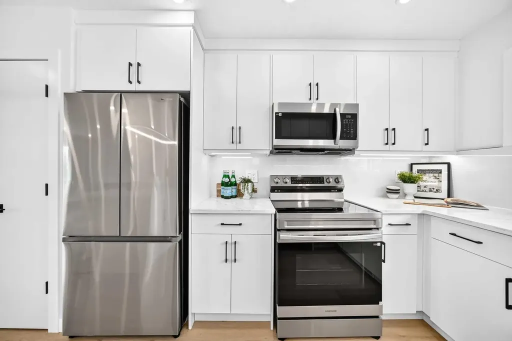 5144 Marian Way NE Calgary AB T2A 2Y4
