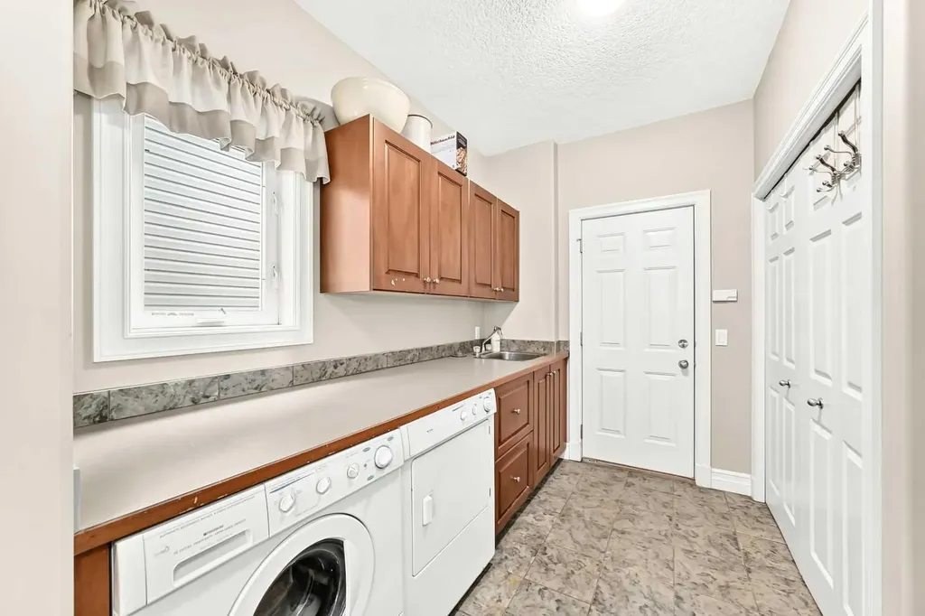 1748 Hidden Creek Way NW Calgary AB T3A6H5