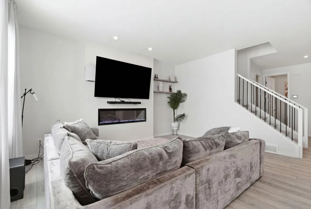 54 Belmont Manor SW Calgary AB T2X 5E4