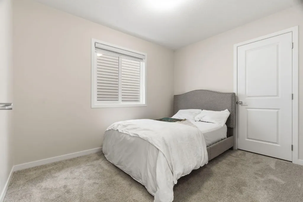 54 Belmont Manor SW Calgary AB T2X 5E4