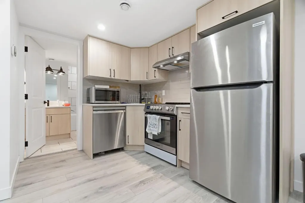 54 Belmont Manor SW Calgary AB T2X 5E4