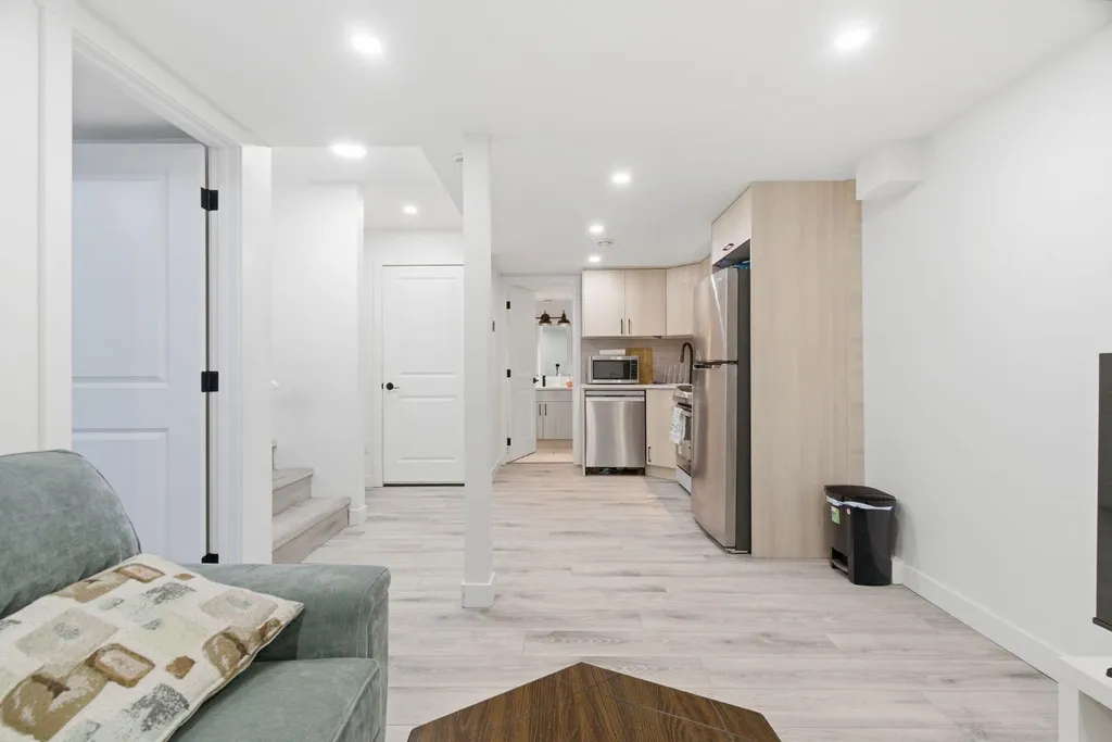 54 Belmont Manor SW Calgary AB T2X 5E4