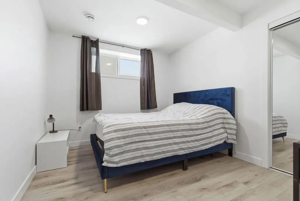 54 Belmont Manor SW Calgary AB T2X 5E4