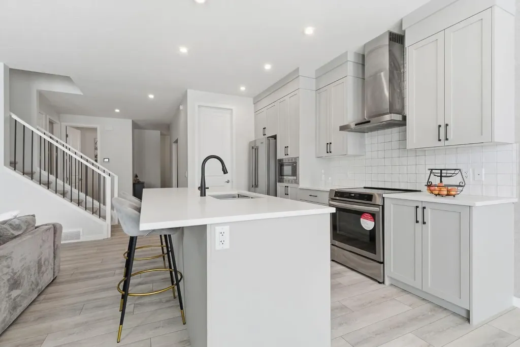 54 Belmont Manor SW Calgary AB T2X 5E4
