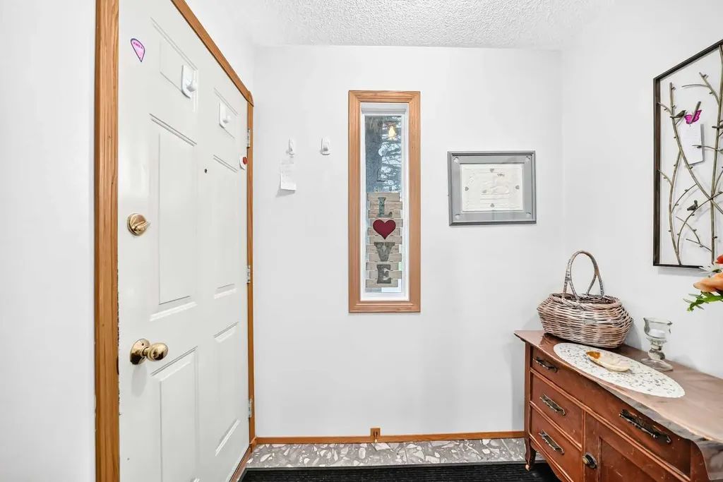 75 Cedardale Crescent SW Calgary AB T2W 4B2