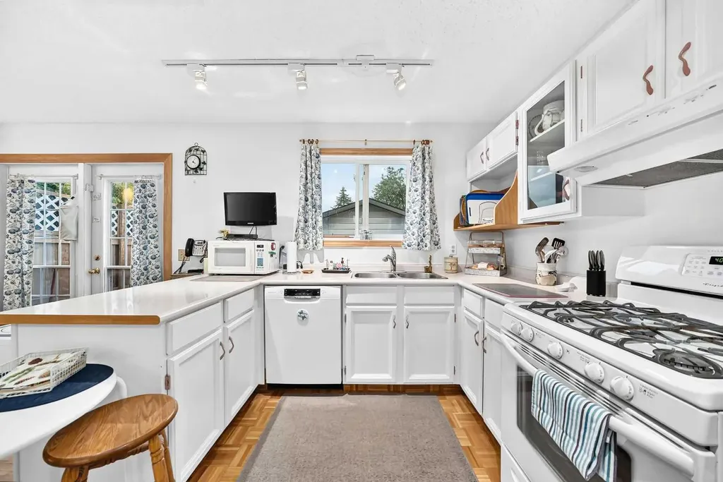 75 Cedardale Crescent SW Calgary AB T2W 4B2