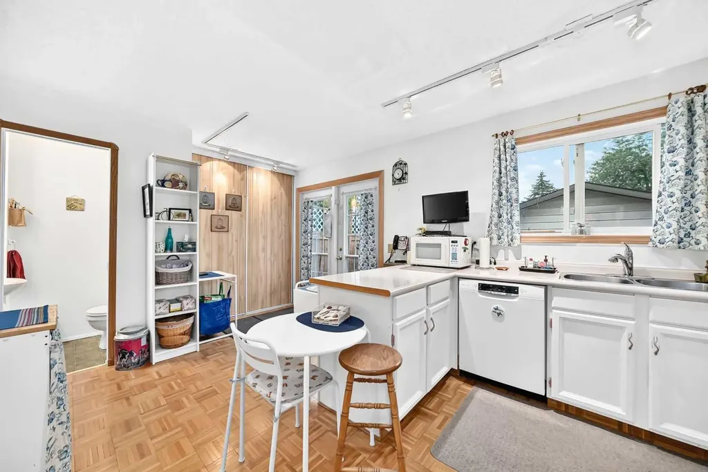 75 Cedardale Crescent SW Calgary AB T2W 4B2