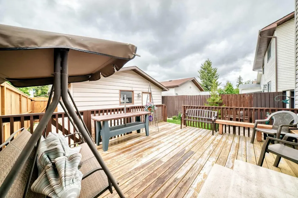 75 Cedardale Crescent SW Calgary AB T2W 4B2