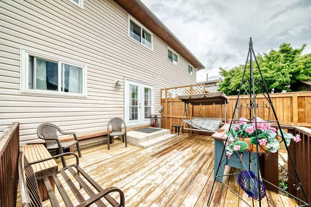 75 Cedardale Crescent SW Calgary AB T2W 4B2