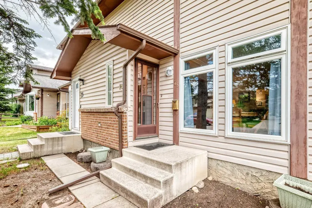 75 Cedardale Crescent SW Calgary AB T2W 4B2