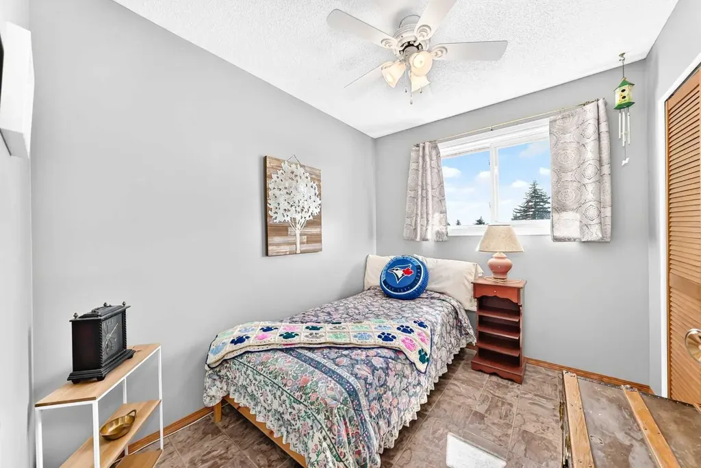 75 Cedardale Crescent SW Calgary AB T2W 4B2
