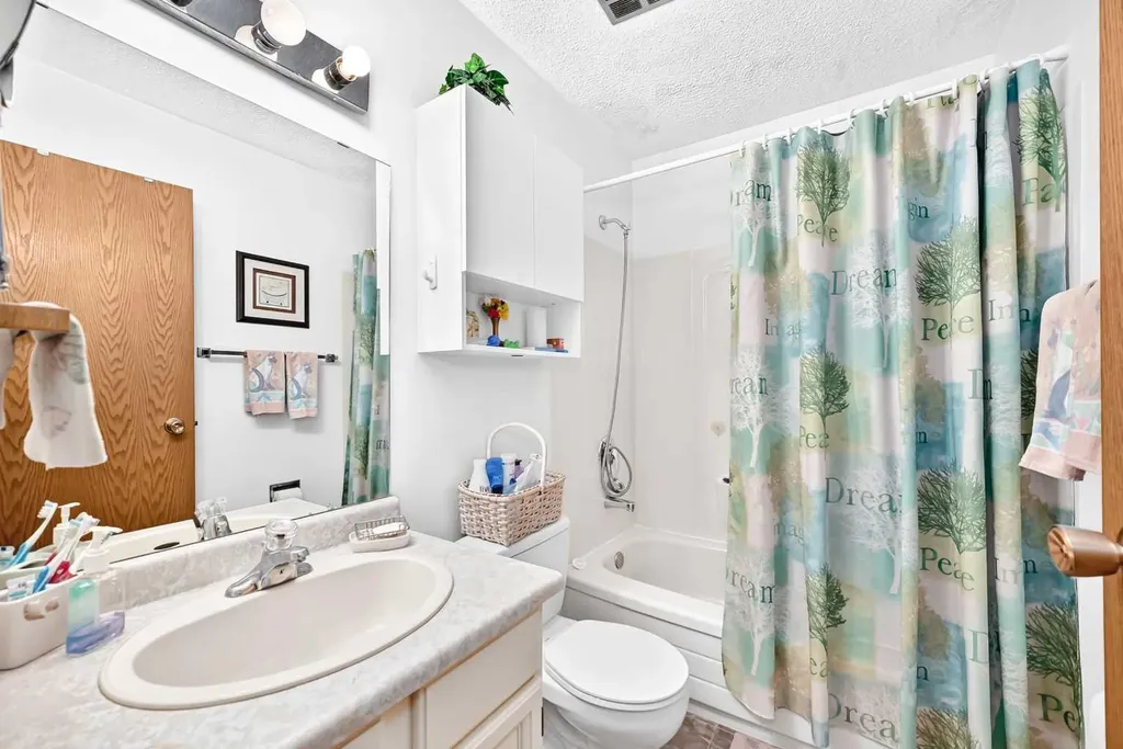 75 Cedardale Crescent SW Calgary AB T2W 4B2