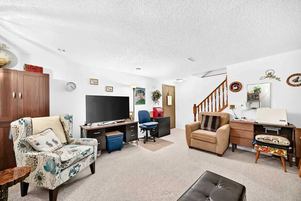 75 Cedardale Crescent SW Calgary AB T2W 4B2
