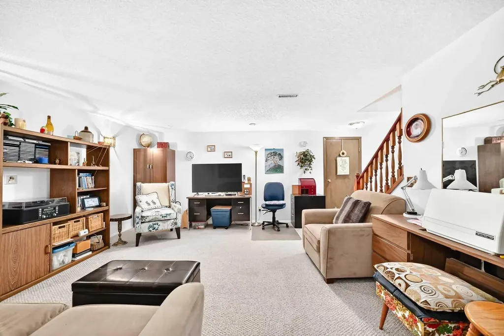 75 Cedardale Crescent SW Calgary AB T2W 4B2
