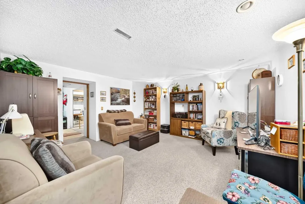 75 Cedardale Crescent SW Calgary AB T2W 4B2