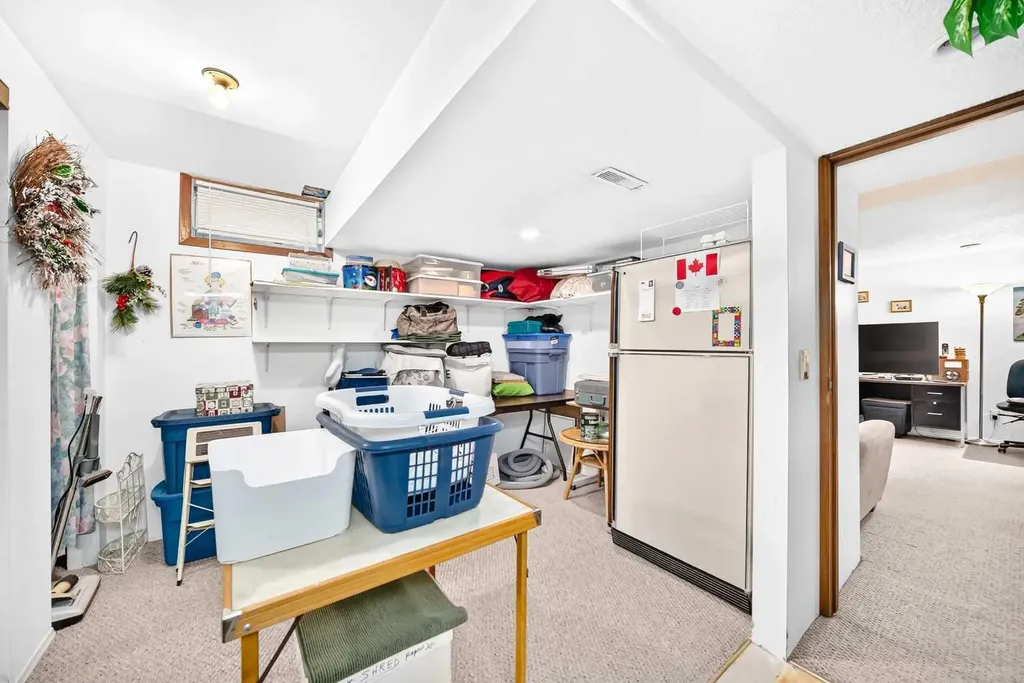 75 Cedardale Crescent SW Calgary AB T2W 4B2
