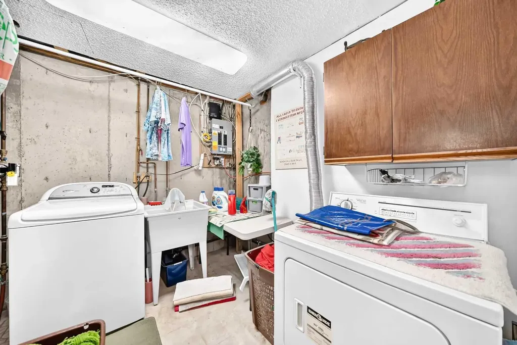 75 Cedardale Crescent SW Calgary AB T2W 4B2