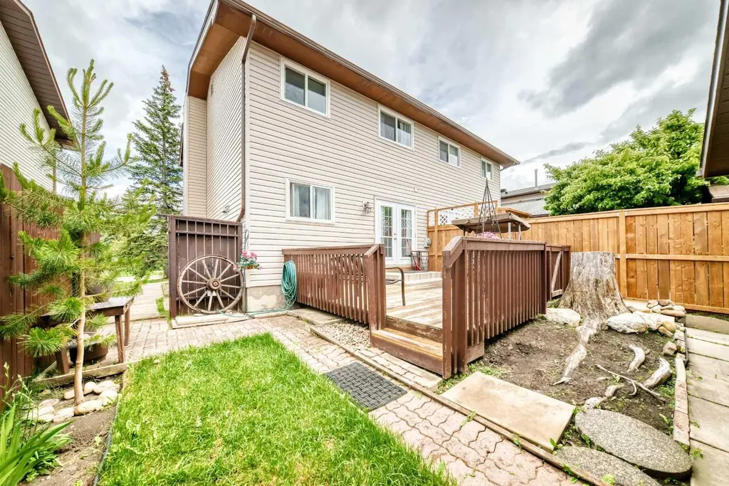 75 Cedardale Crescent SW Calgary AB T2W 4B2