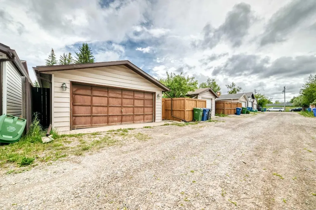 75 Cedardale Crescent SW Calgary AB T2W 4B2