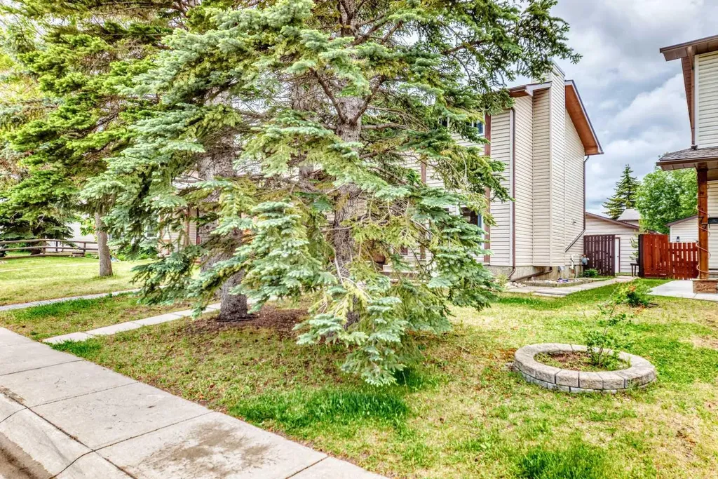 75 Cedardale Crescent SW Calgary AB T2W 4B2