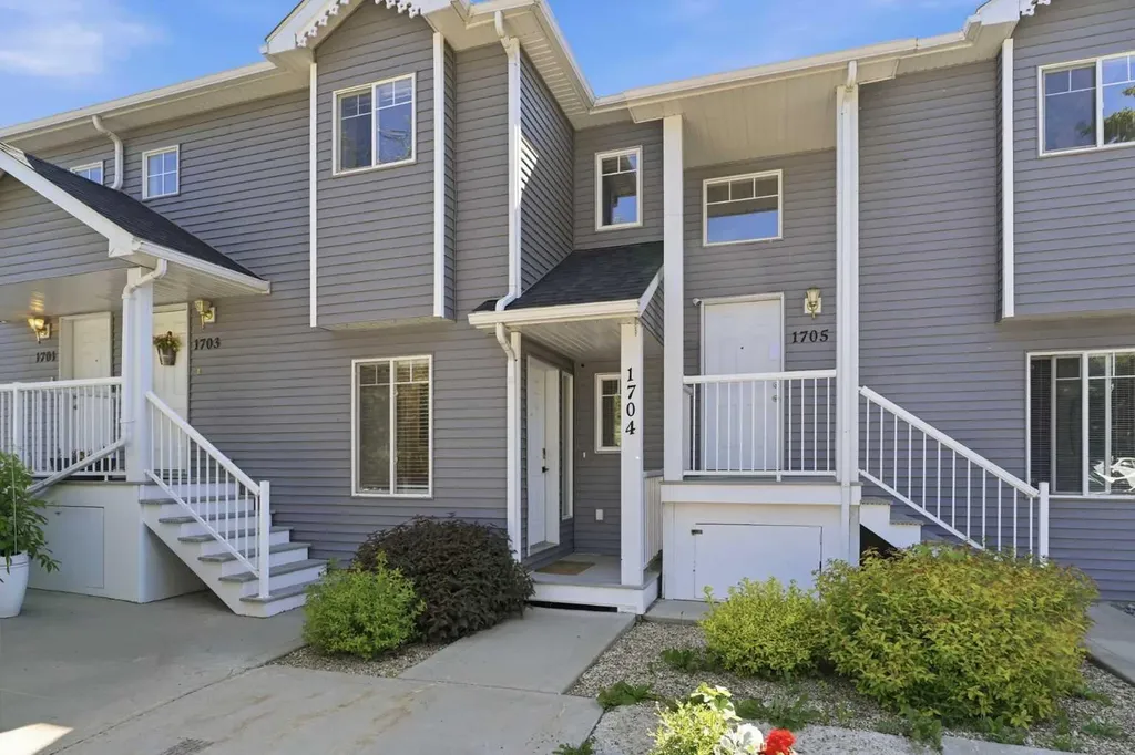 5220 50a Avenue Sylvan Lake AB T4S1E5